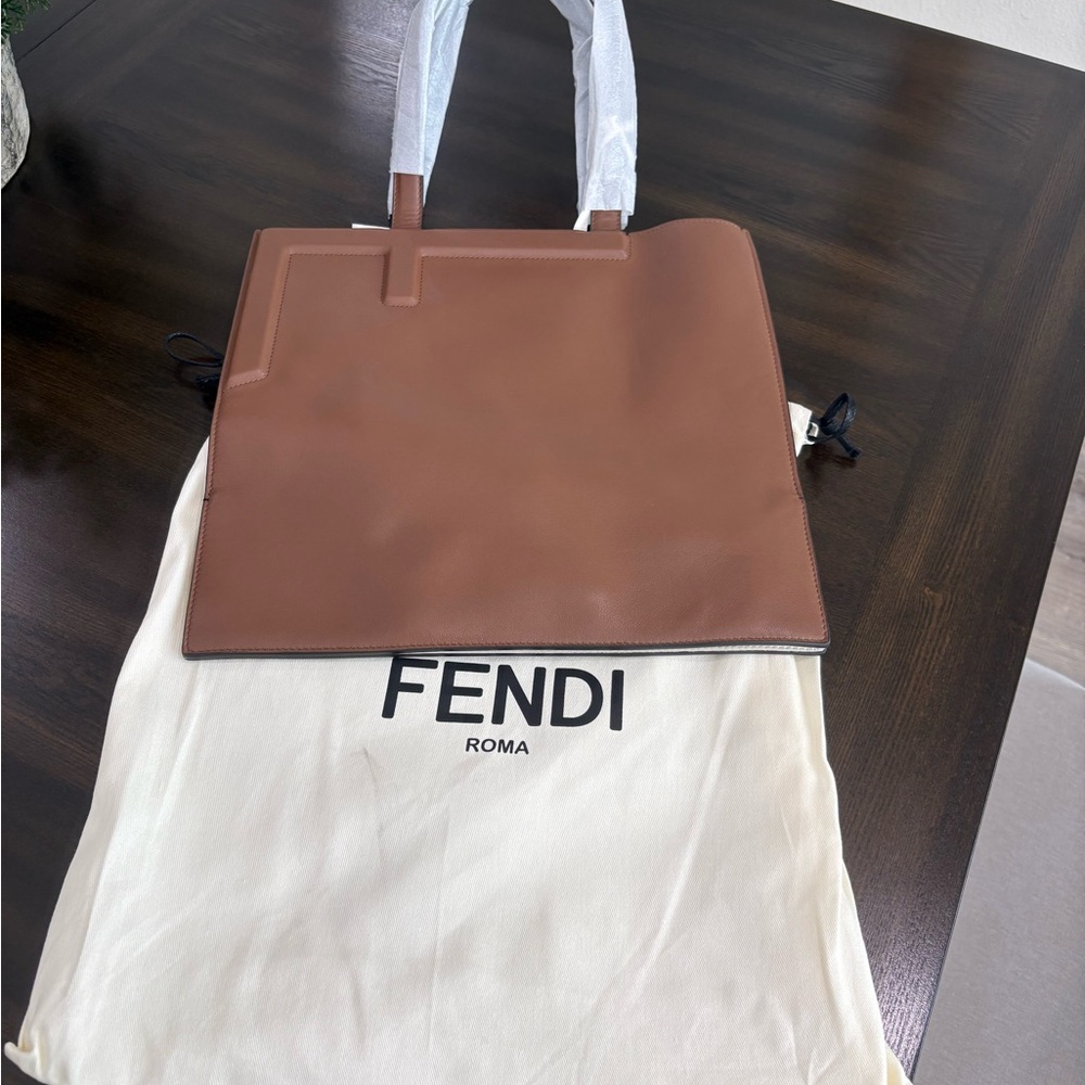 Fendi Tan/black Leather Tote with Top Handles - Picture 4 of 6